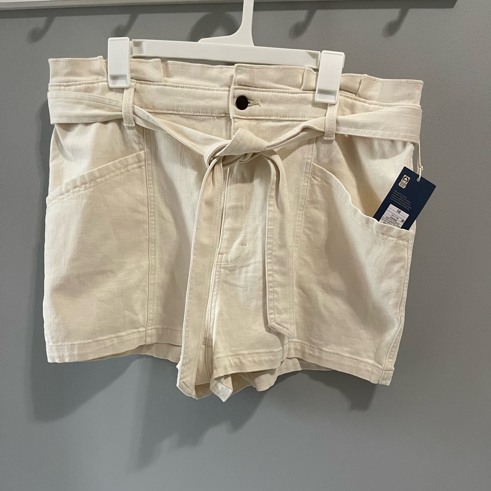 Universal Threads Size 18 Women's High-Rise Paper Bag Waist Shorts NEW